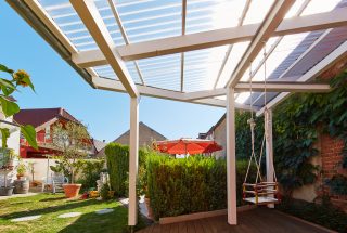 Terrassendach mit Acryl Wellplatten Wabe klar