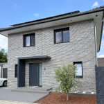 BS Plus 300 mit Seitenteil links, Bewegungsmelder und Briefkasten Standard